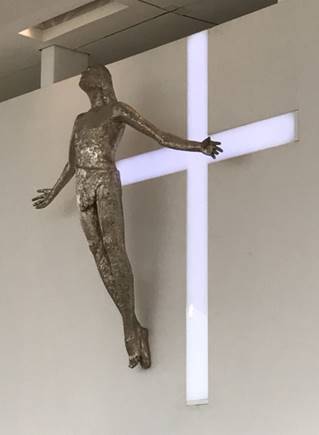 Cristo  saindo da cruz no recinto de fatima redimensionado